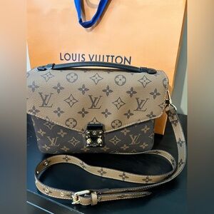 Louis Vuitton Pouchette Métis Crossbody